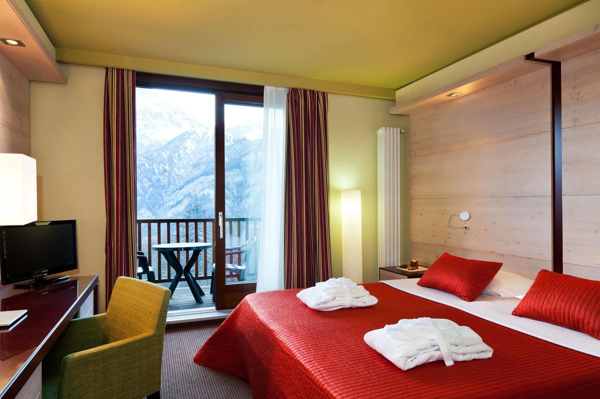 Hotel Sansicario Majestic Cesana Torinese Exterior photo